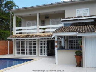 Casa de temporada em Juquehy, São Sebastião São Paulo. Bonita casa térrea com 4 dormitórios e piscina, a 300m da praia.