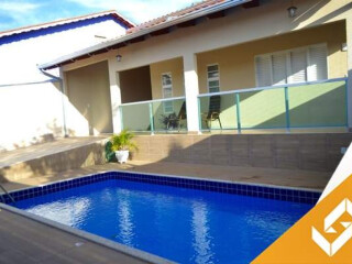 Casa de temporada em Caldas Novas, Caldas Novas Goiás. LINDÍSSIMA CASA C3 QUARTOS E PISCINA AQUECIDA C HIDROMASSAGEM PRÓXIMO AO CENTRO DA CIDADE.