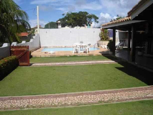 casa-de-temporada-em-guarajuba-camacari-bahia-condominio-paraiso-34-sendo-02-suites-piscina-e-churrasqueira-a-300-metros-do-mar-big-1