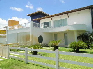 Casa de temporada em Guarajuba, Camacari Bahia. Venda ou Aluguel Temporada - Casa 54 suítes com ar split - Piscina e Churrasqueira - Guarajuba